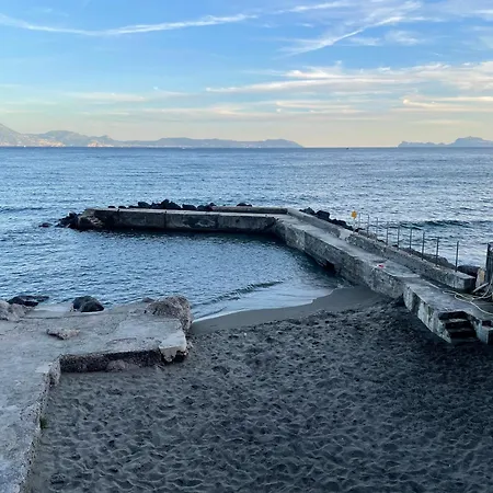 La Casetta Con La Spiaggia Naples Exterior photo
